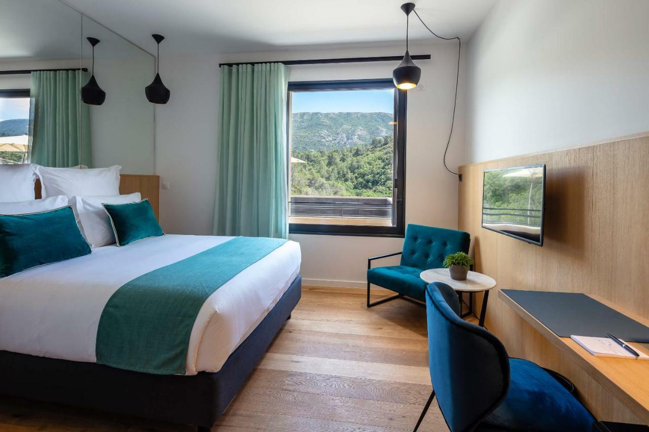 Hotel Sainte Victoire Vauvenargues Bagian luar foto
